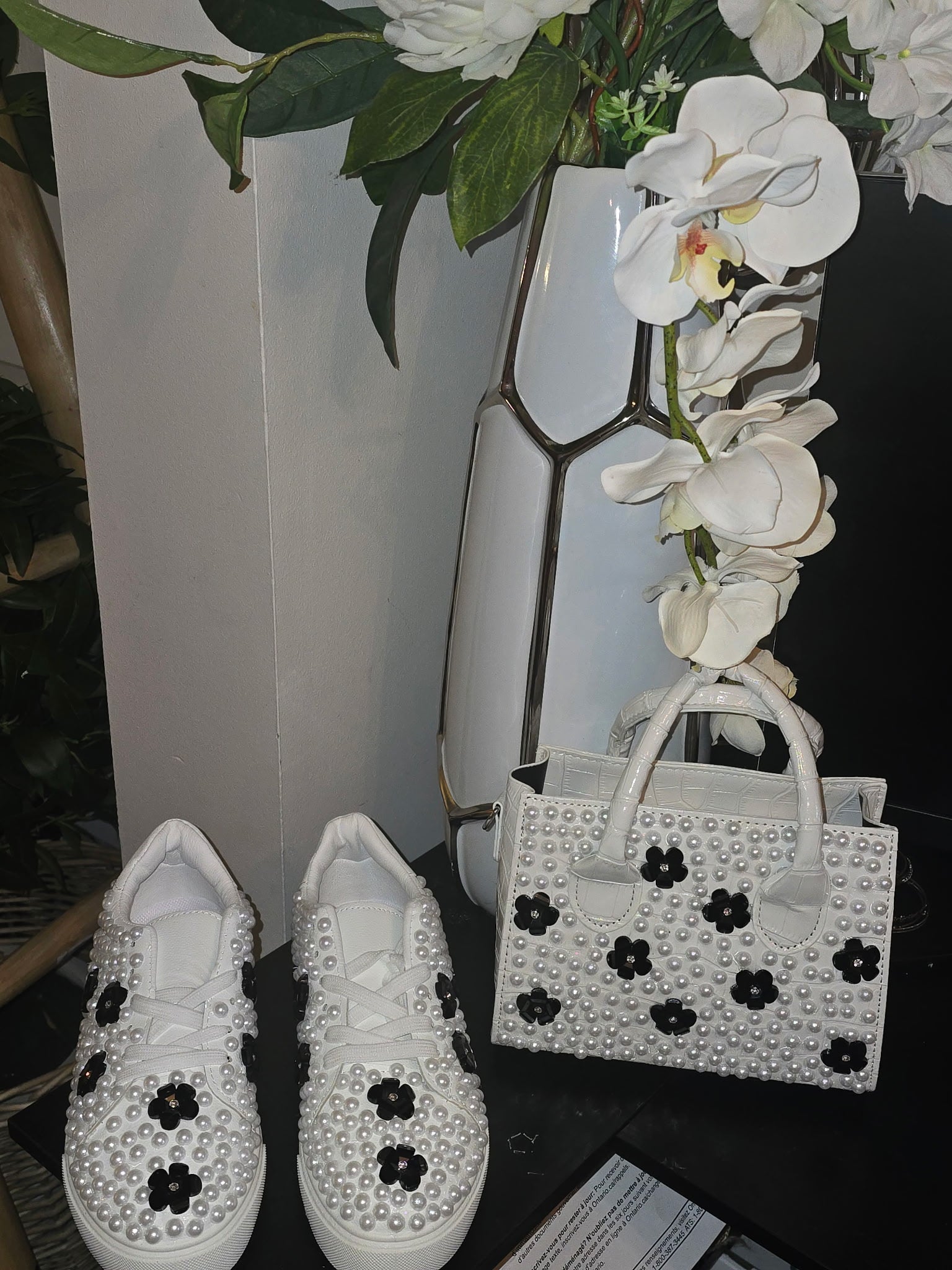 A field of pearls and daisies